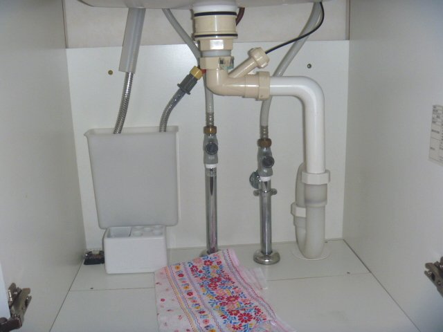 千葉県　洗面化粧台の水漏れ