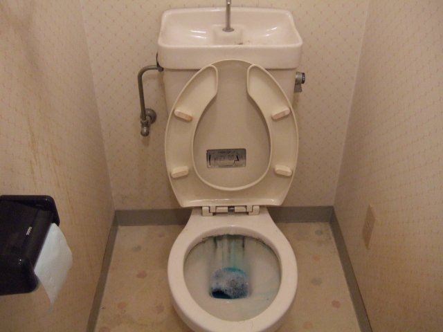 横浜施工前　トイレ